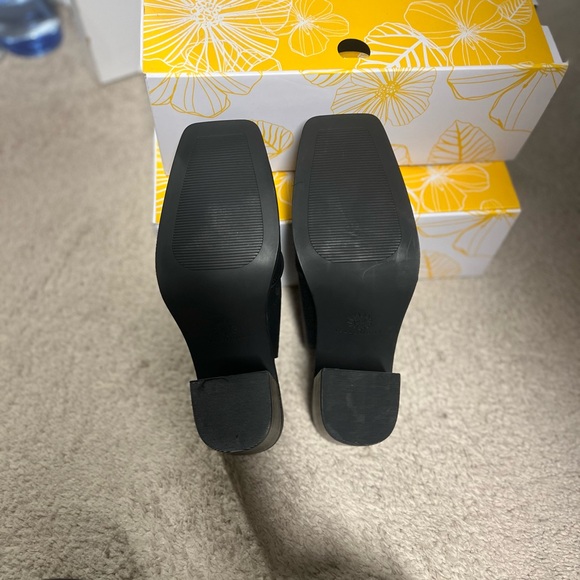 NEW Yellow Box Marissa Leather Slip-on Mules with Block Heel - Picture 5 of 5